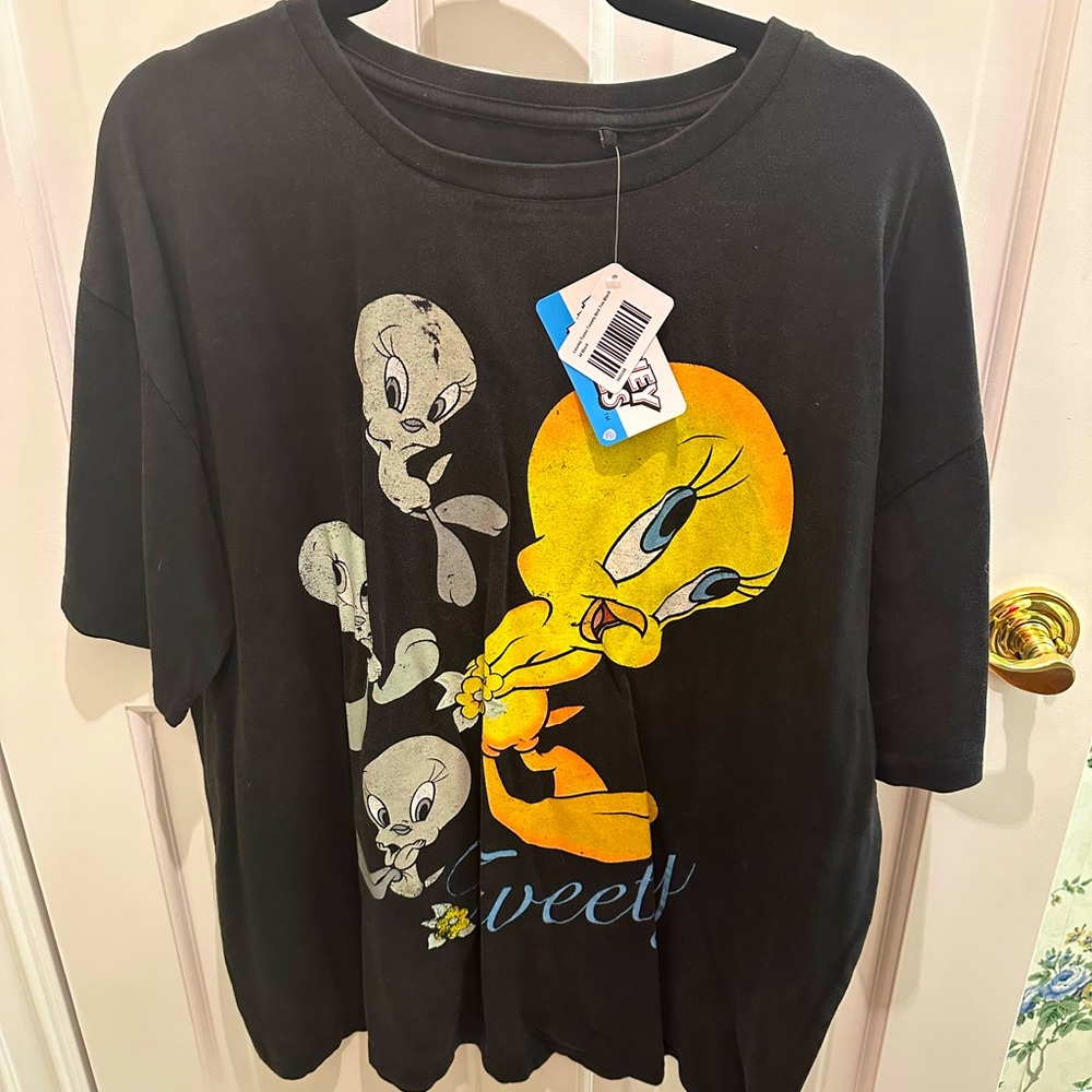 Looney Tunes Tweety Bird Tee Black NWT (Size M/L)